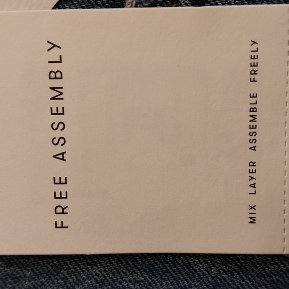 Free Assembly NWT Women's Mid-Rise Wide Hem Barrel Jeans Sz 4 Med Lt Blue Wash - Picture 10 of 10